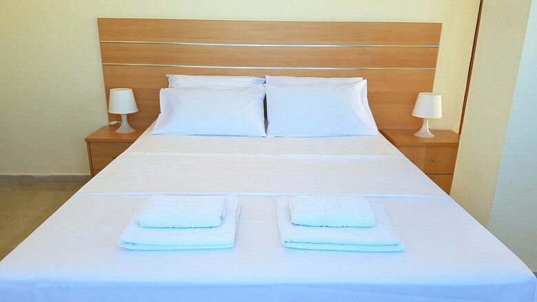 Bungalow White Apartments And Suites