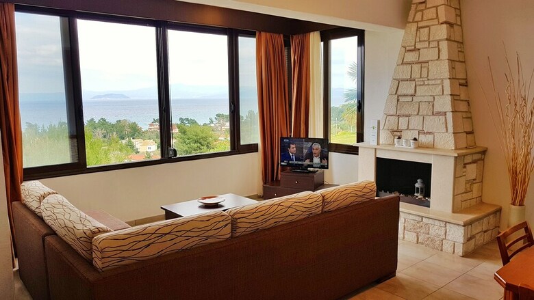 Bungalow White Apartments And Suites