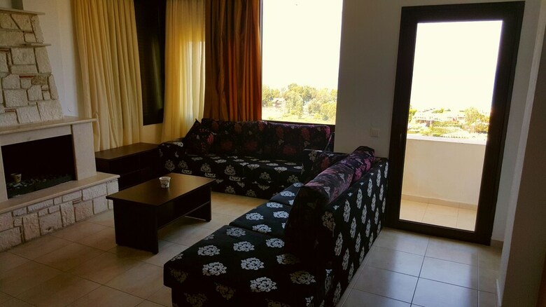 Bungalow White Apartments And Suites