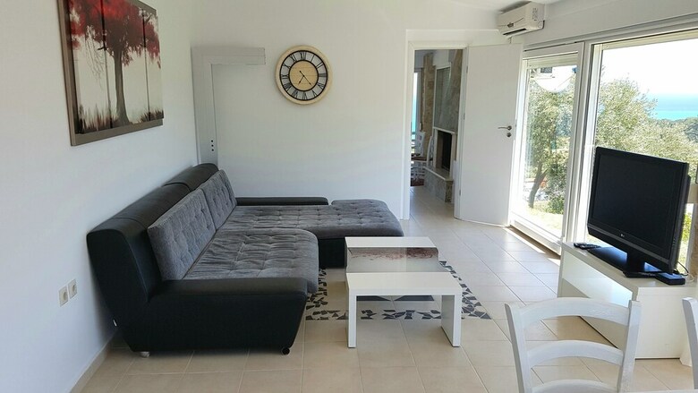 Bungalow White Apartments And Suites