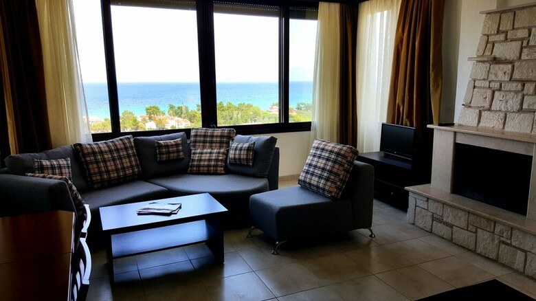Bungalow White Apartments And Suites
