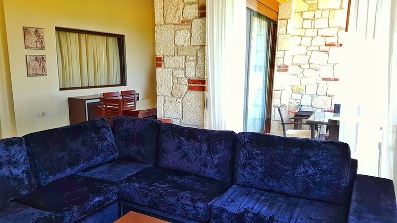 Bungalow White Apartments And Suites