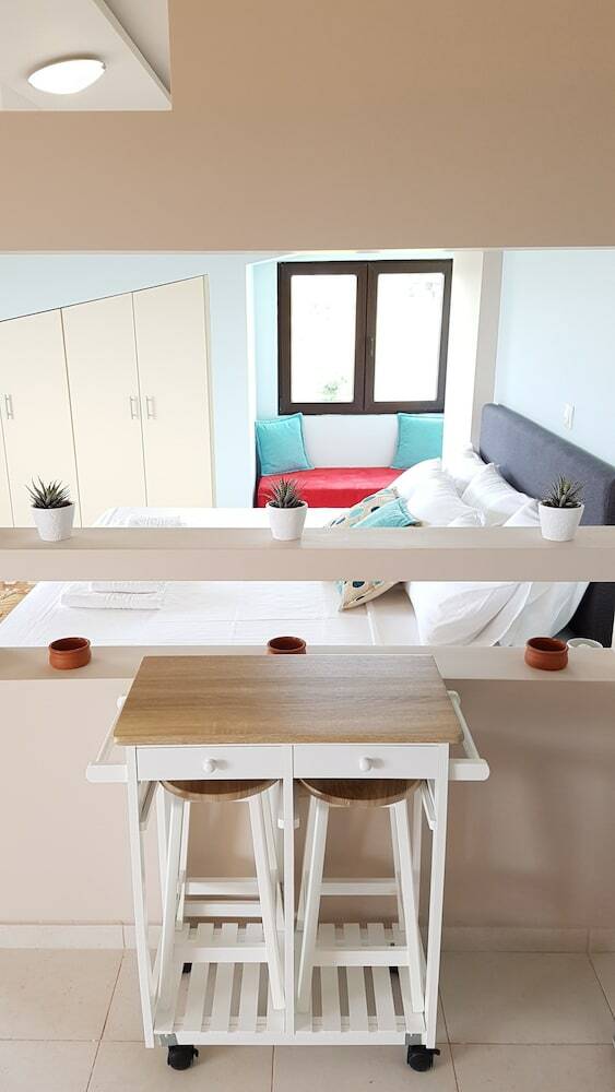 Bungalow White Apartments And Suites
