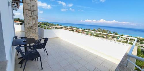 Bungalow White Apartments And Suites