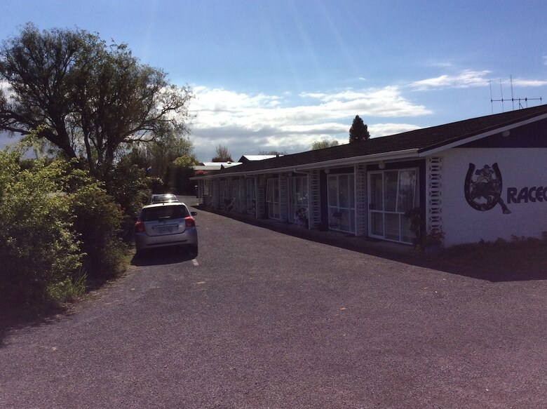 Aparthotel Racecourse Motel Paeroa