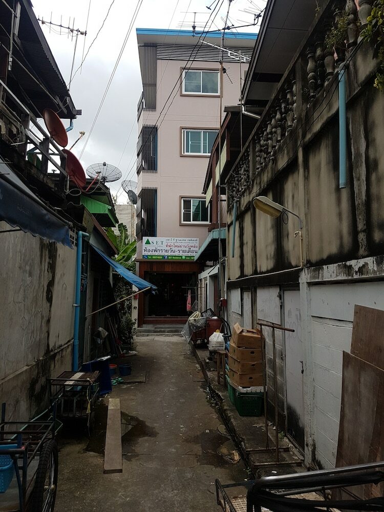 Hotel S.e.t Thanmongkol Residence