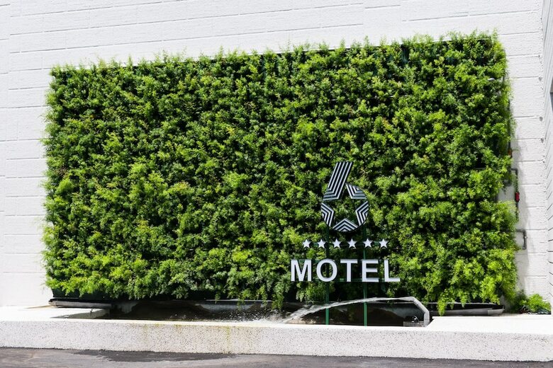 6 Star Motel