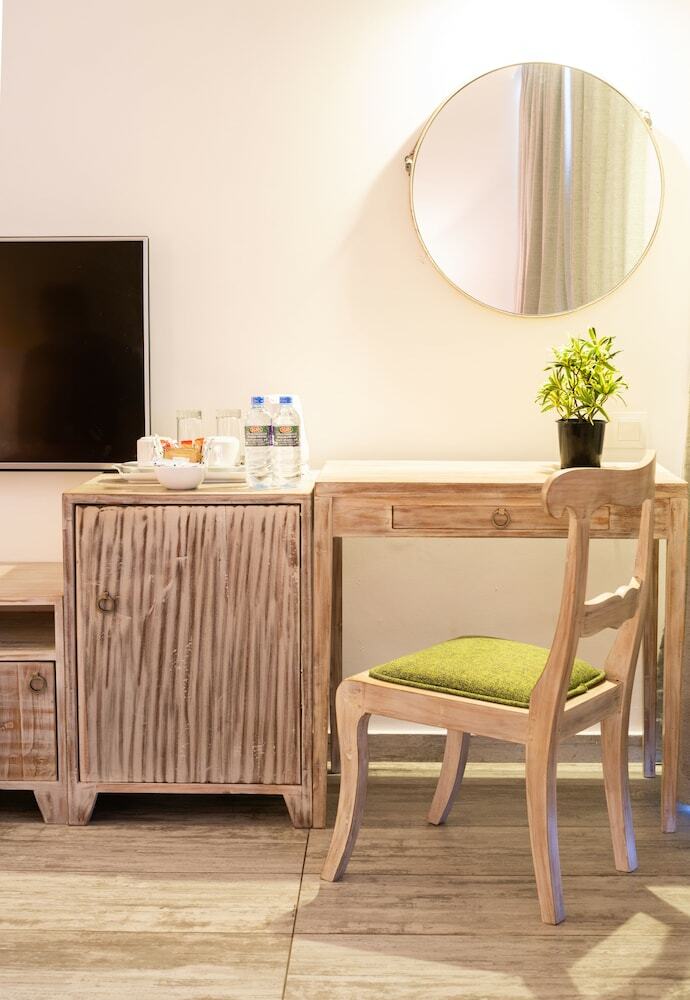 Hotel Triple O Six