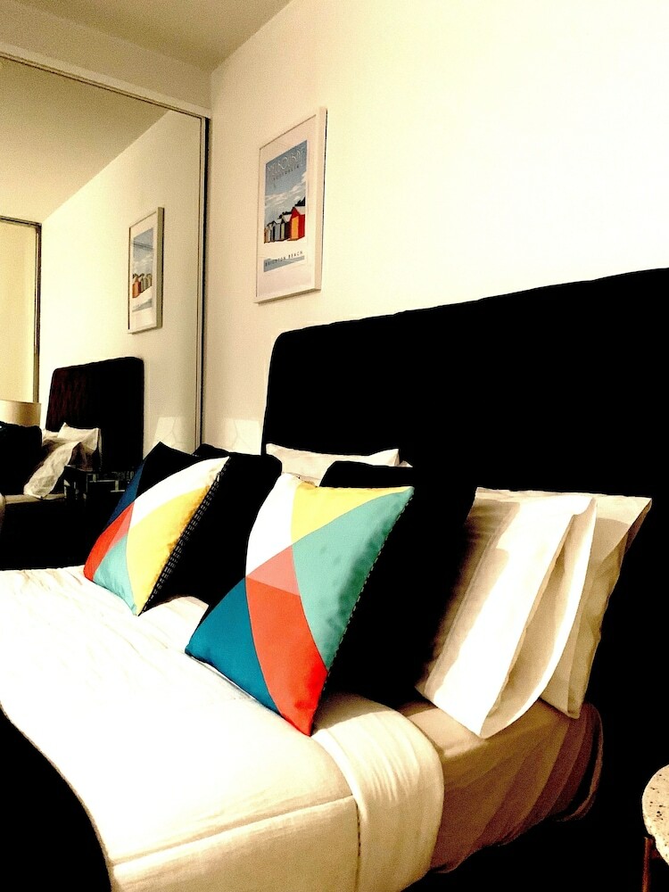 Luxury River Views Apartment