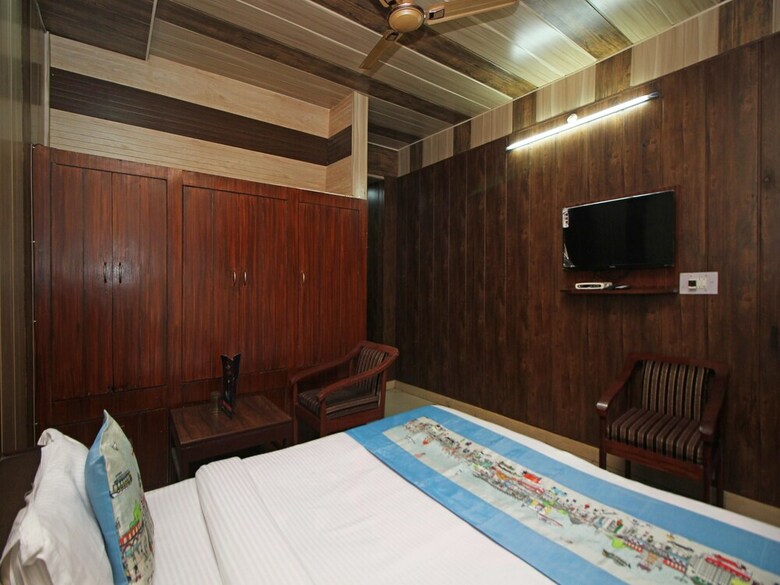 Oyo 7028 Hotel Krishna And Restaurant