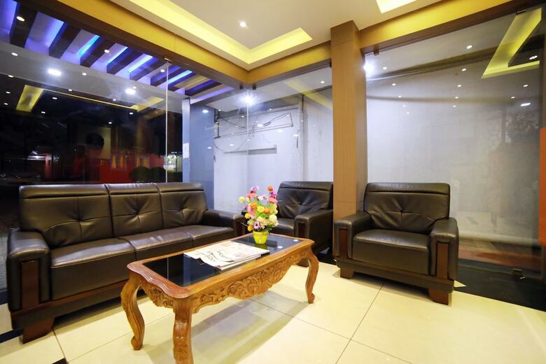 Hotel Oyo 8588 Rainbow Inn