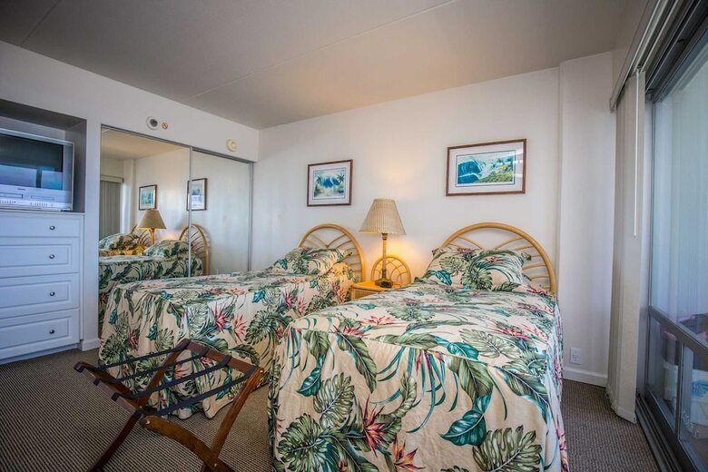Ala Moana Condo 1777-4 By Redawning