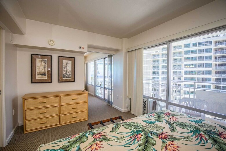 Ala Moana Condo 1777-4 By Redawning