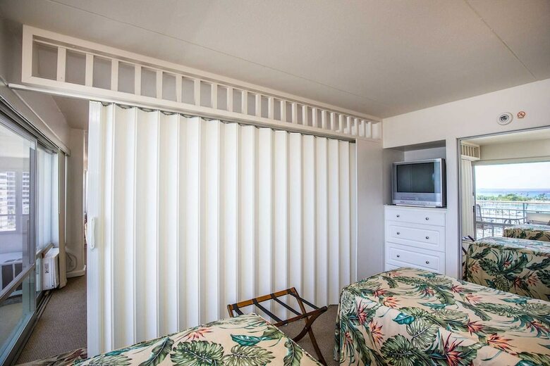Ala Moana Condo 1777-4 By Redawning