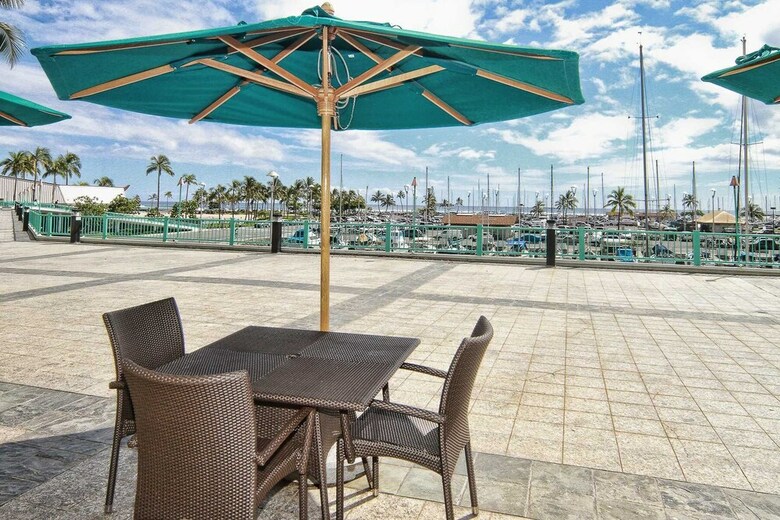 Ala Moana Condo 1777-4 By Redawning