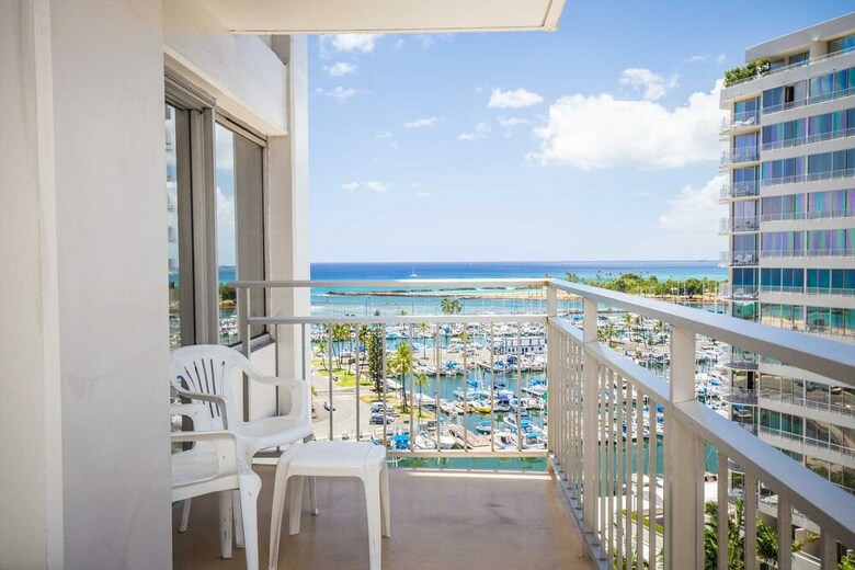 Ala Moana Condo 1777-4 By Redawning