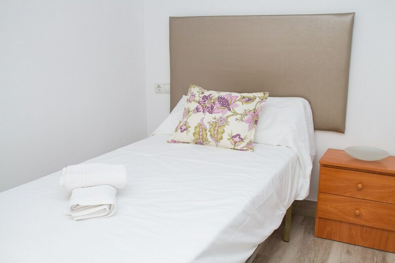 Modish 3 Bedroom Apartment In Malaga By La Recepci�n