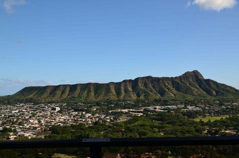 Waikiki Banyan #t1-910 By Redawning