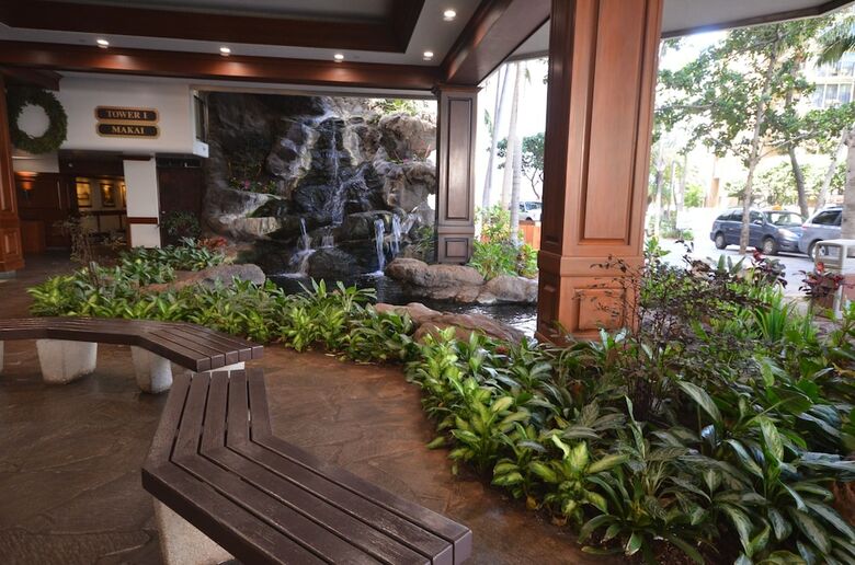 Waikiki Banyan #t1-910 By Redawning