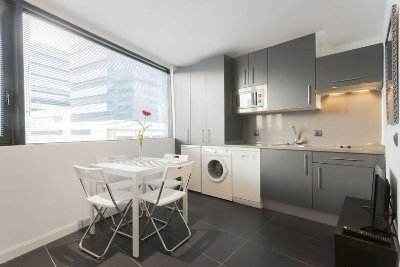 Dobo Homes Manoteras I Apartment