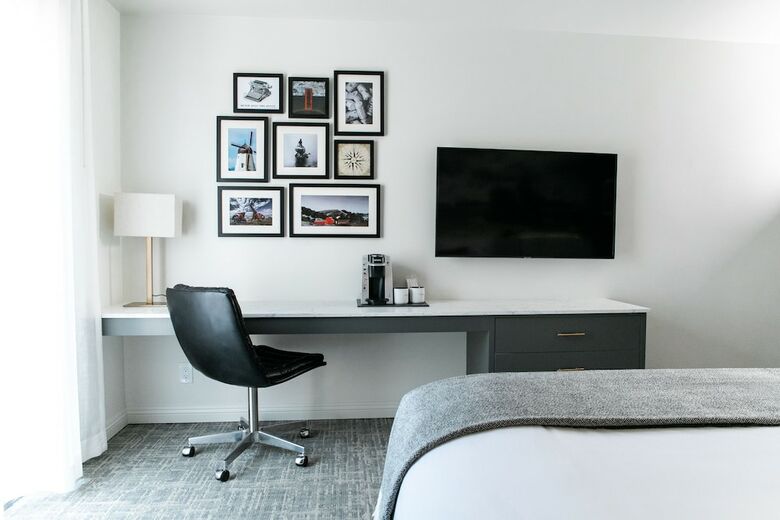 Vinland Hotel And Lounge