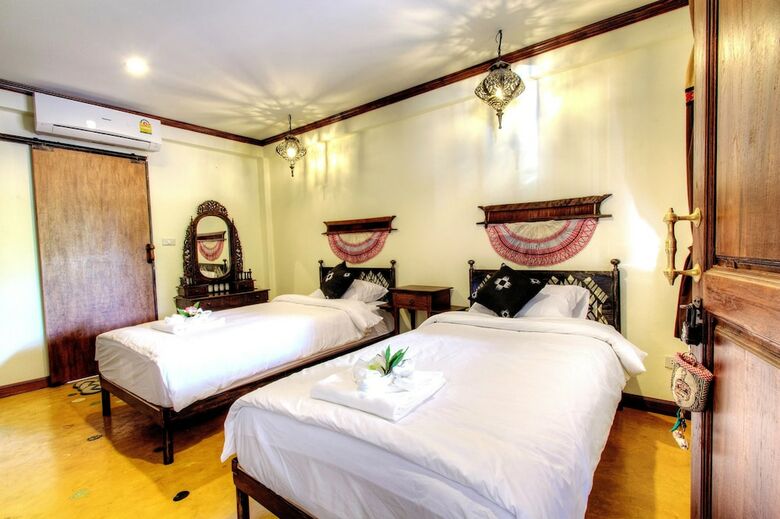 Baankeaw Huenkwan Boutique Hotel
