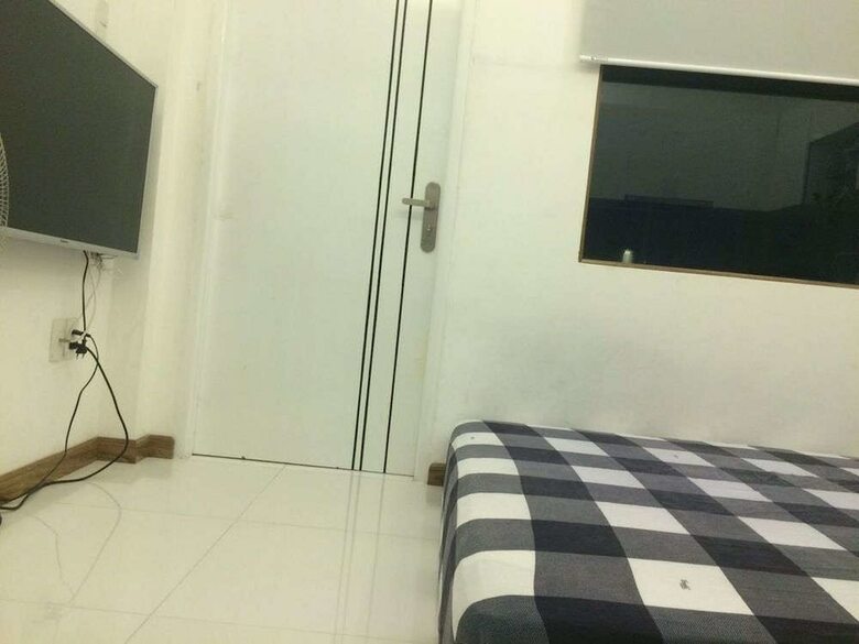 Smiley Apartment 7