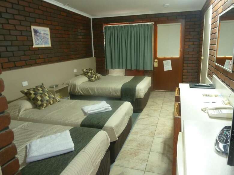 Pioneer Lodge Motel