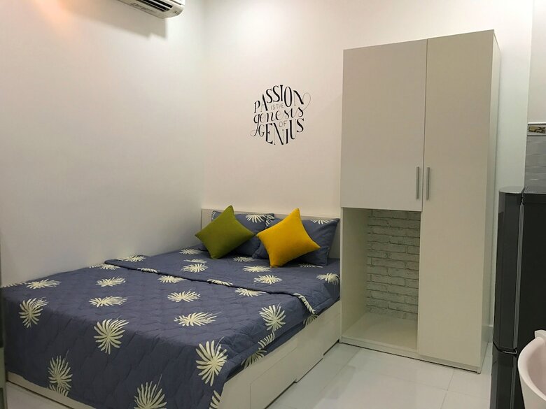 Smiley Apartment 9