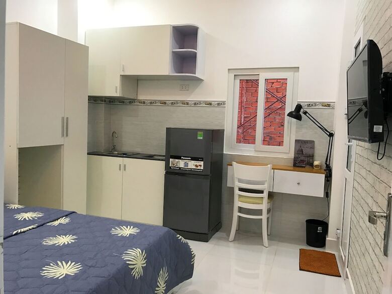 Smiley Apartment 9