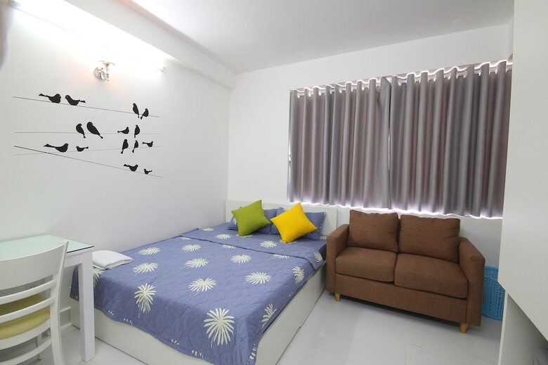Smiley Apartment 9