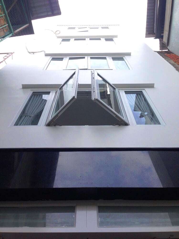 Smiley Apartment 9