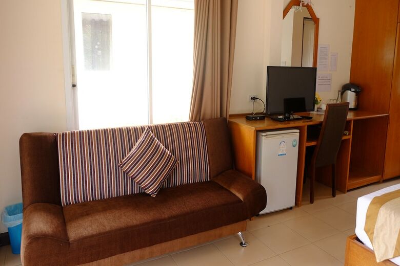 Hotel Fah Talay Resort