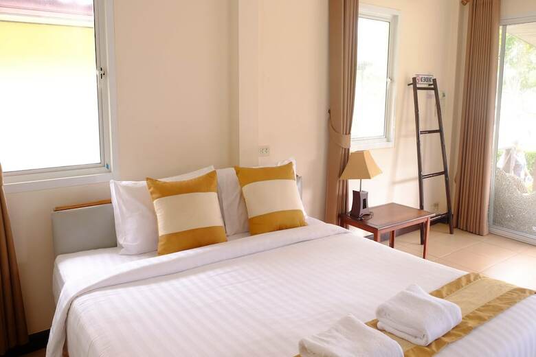 Hotel Fah Talay Resort