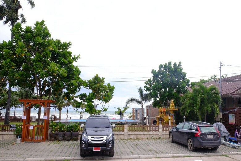 Hotel Fah Talay Resort