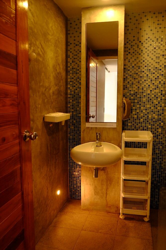 Hotel Fah Talay Resort