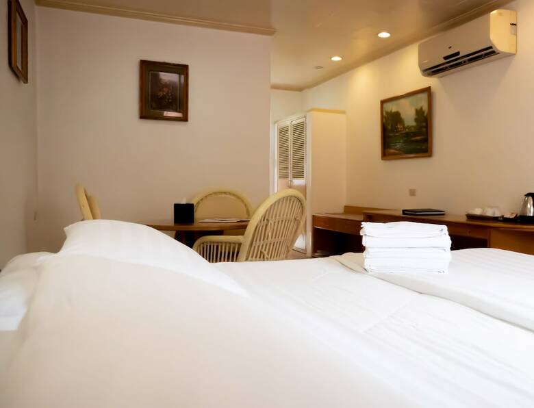 Clarkton Hotel