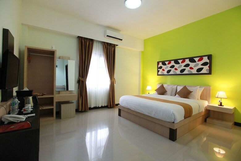Green Tropical Village Hotel & Resort