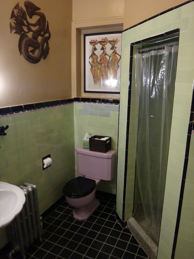 Posada Chelsea Pub & Inn