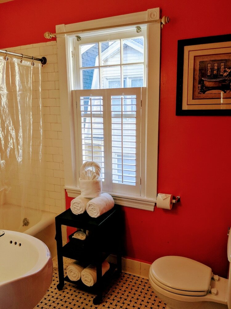 Posada Chelsea Pub & Inn