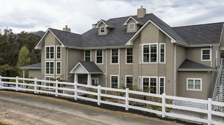 Bed & Breakfast Kerami Manor