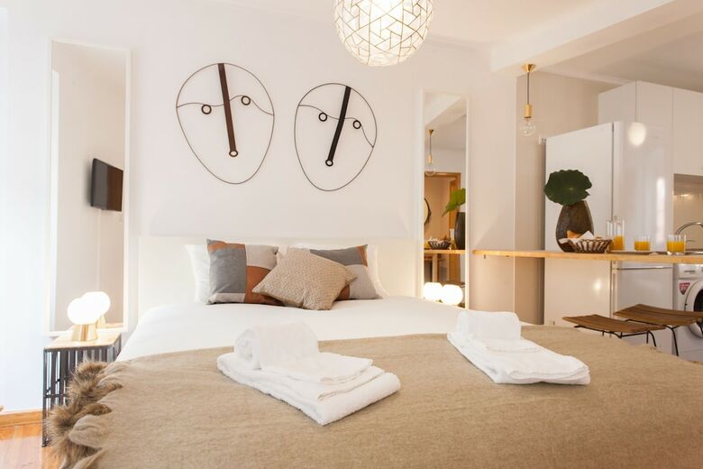 Moniz Studio Apartment - By Lu Holidays