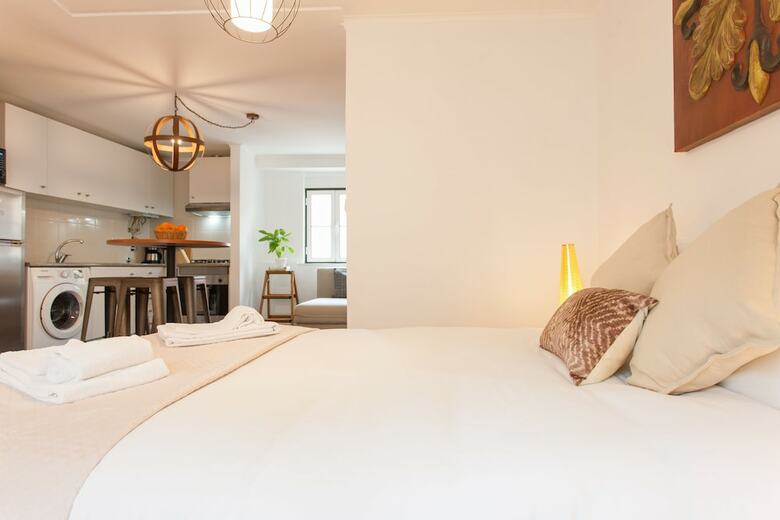Moniz Studio Apartment - By Lu Holidays