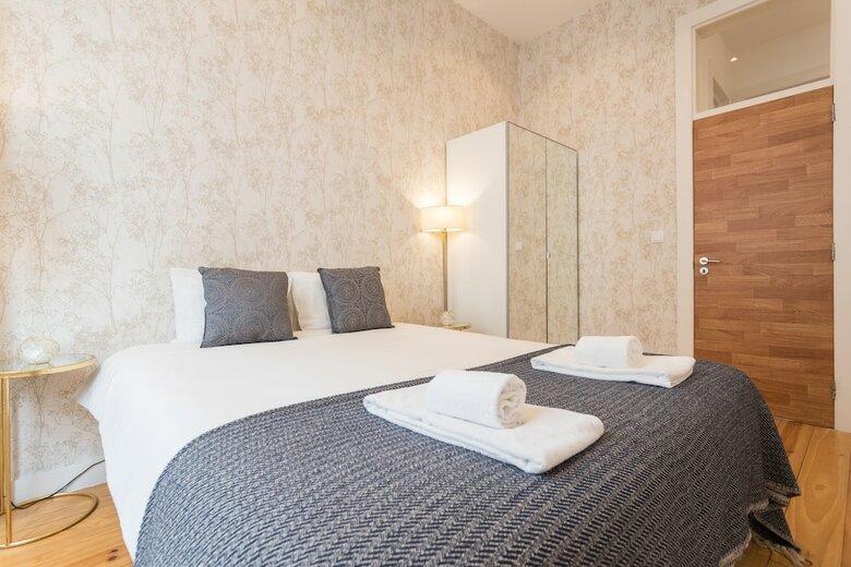 Baixa Modern Three-bedroom Apartment - By Lu Holidays