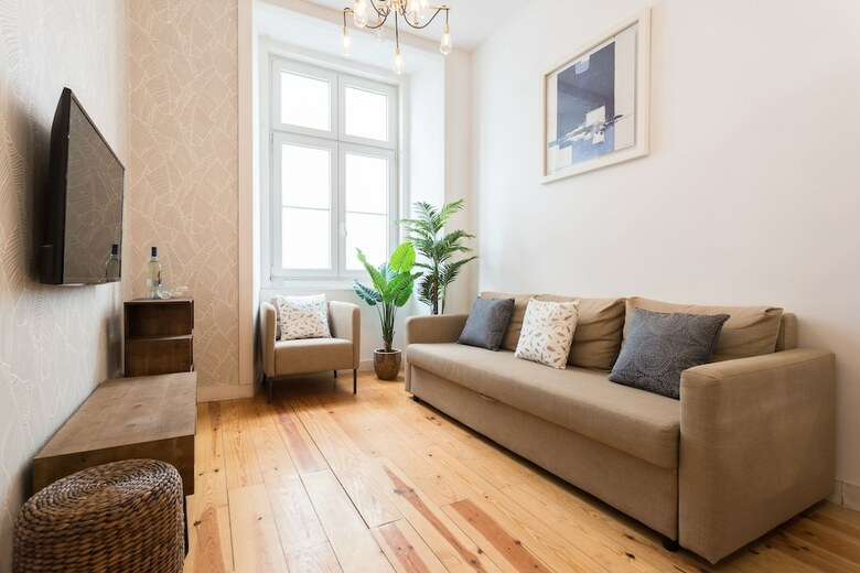 Baixa Modern Three-bedroom Apartment - By Lu Holidays