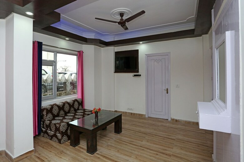 Oyo 8637 Shivam Hotel