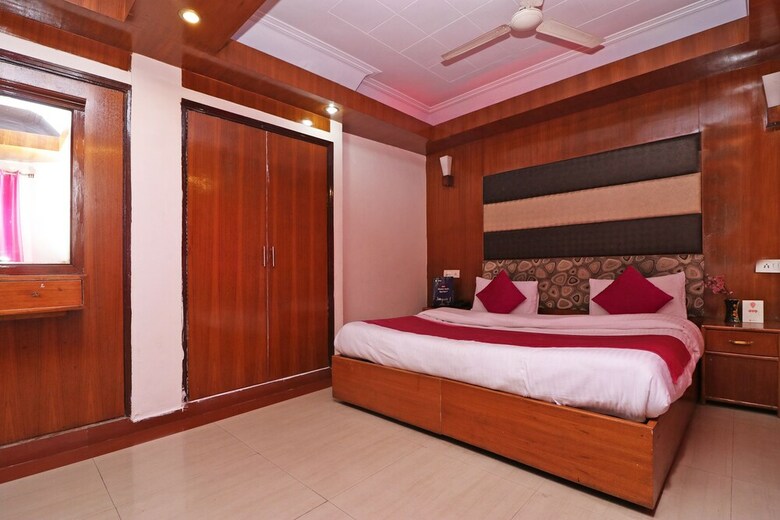 Oyo 8637 Shivam Hotel