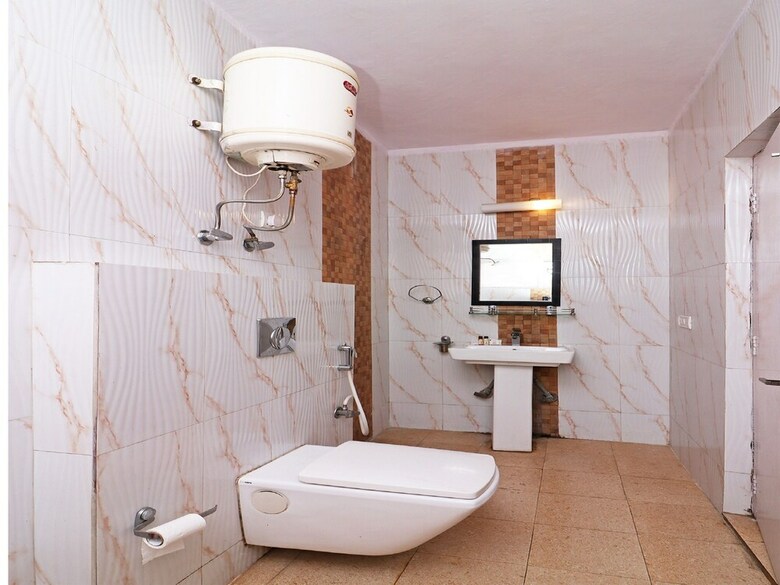 Oyo 8637 Shivam Hotel