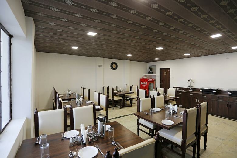 Oyo 8989 Hotel Raj