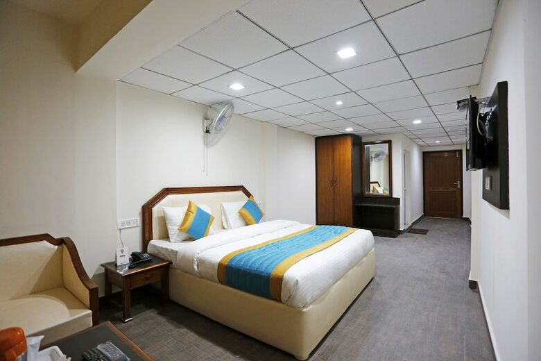 Oyo 8989 Hotel Raj